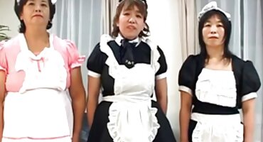 step sister sex Emily được phim zes fucked bởi một anh chàng da đen trên giường.